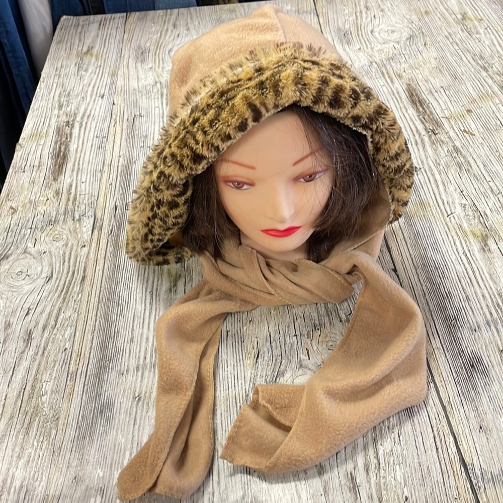 ANIMAL PRINT HAT SCARF